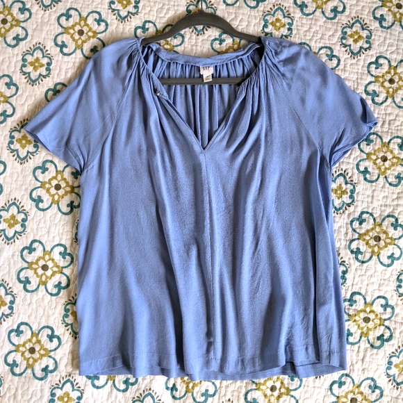 Women's v-neck blouse - Picture 1 of 4